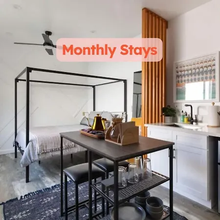 Sleek Luxury Studio With Patio Lax & Beach Access